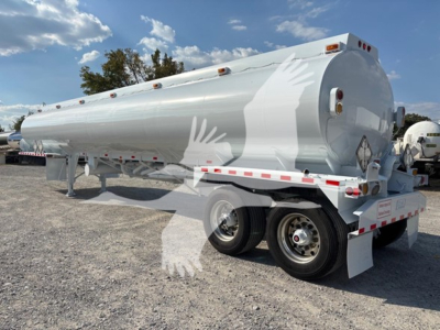 Heil Dot406 fuel trailer in serviceable condition showing cylindrical tank with rear dual-axle and round end cap; safety reflectors and lights along top edge.