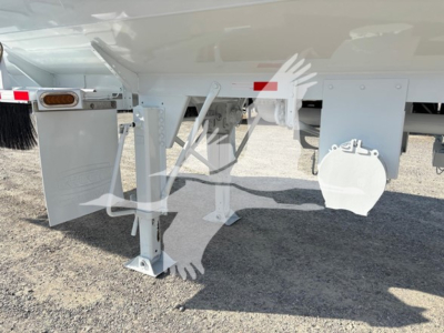 Trailer stabilizer legs and undercarriage of a Heil Dot406 trailer showing landing gear and related hardware.