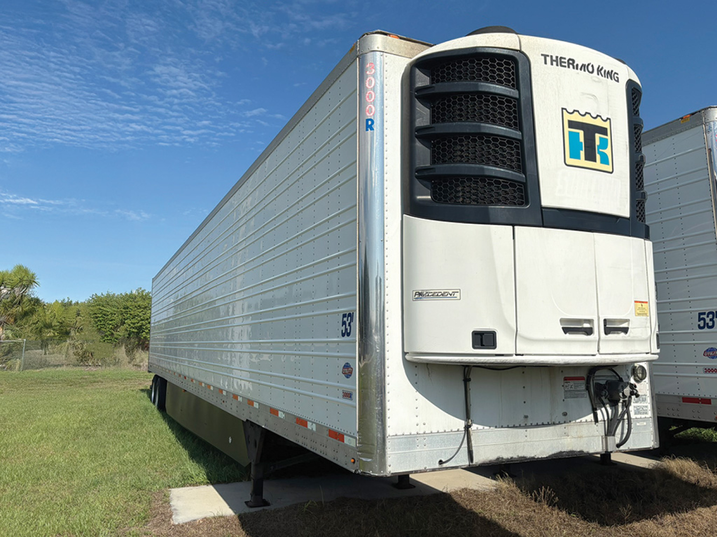 Utility reefer trailer 2020 3000R with Thermo King unit, front view showing reefer engine and skirting, VIN 3UTVS2536L8980821, stock 554235.