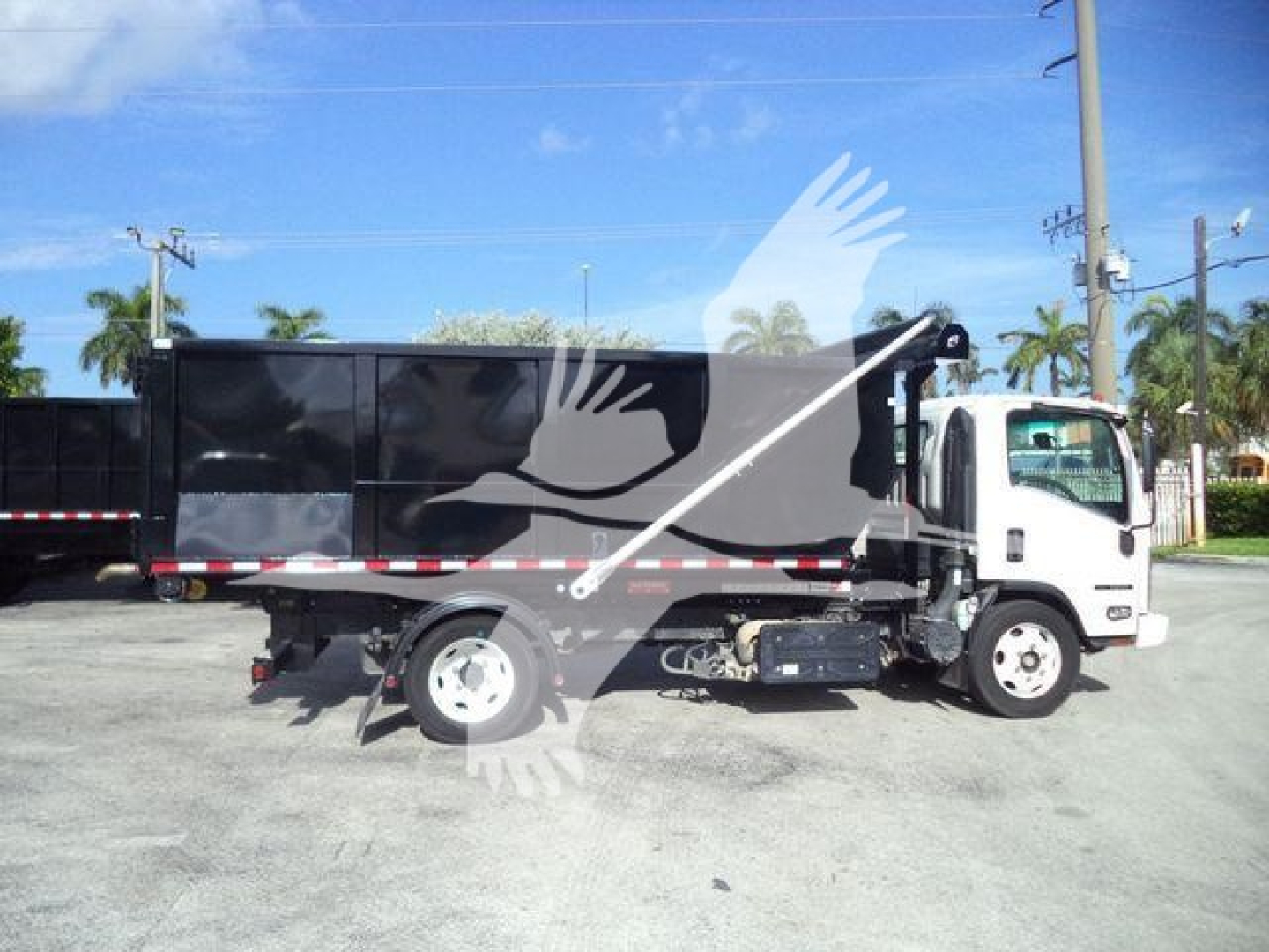 Isuzu NPR/NRR roll-off truck side view showing cargo bed and hydraulic system