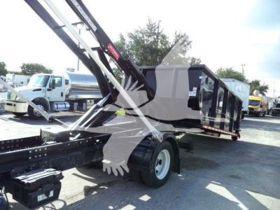 Isuzu NPR/N RR roll-off truck with hydraulic arm and dump bed showing side view and front wheel.