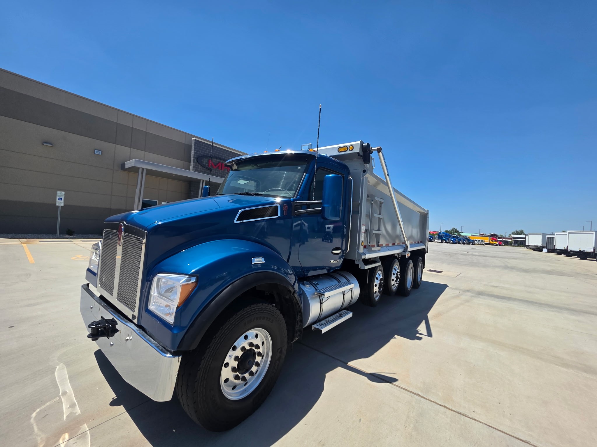2023 Kenworth T880S