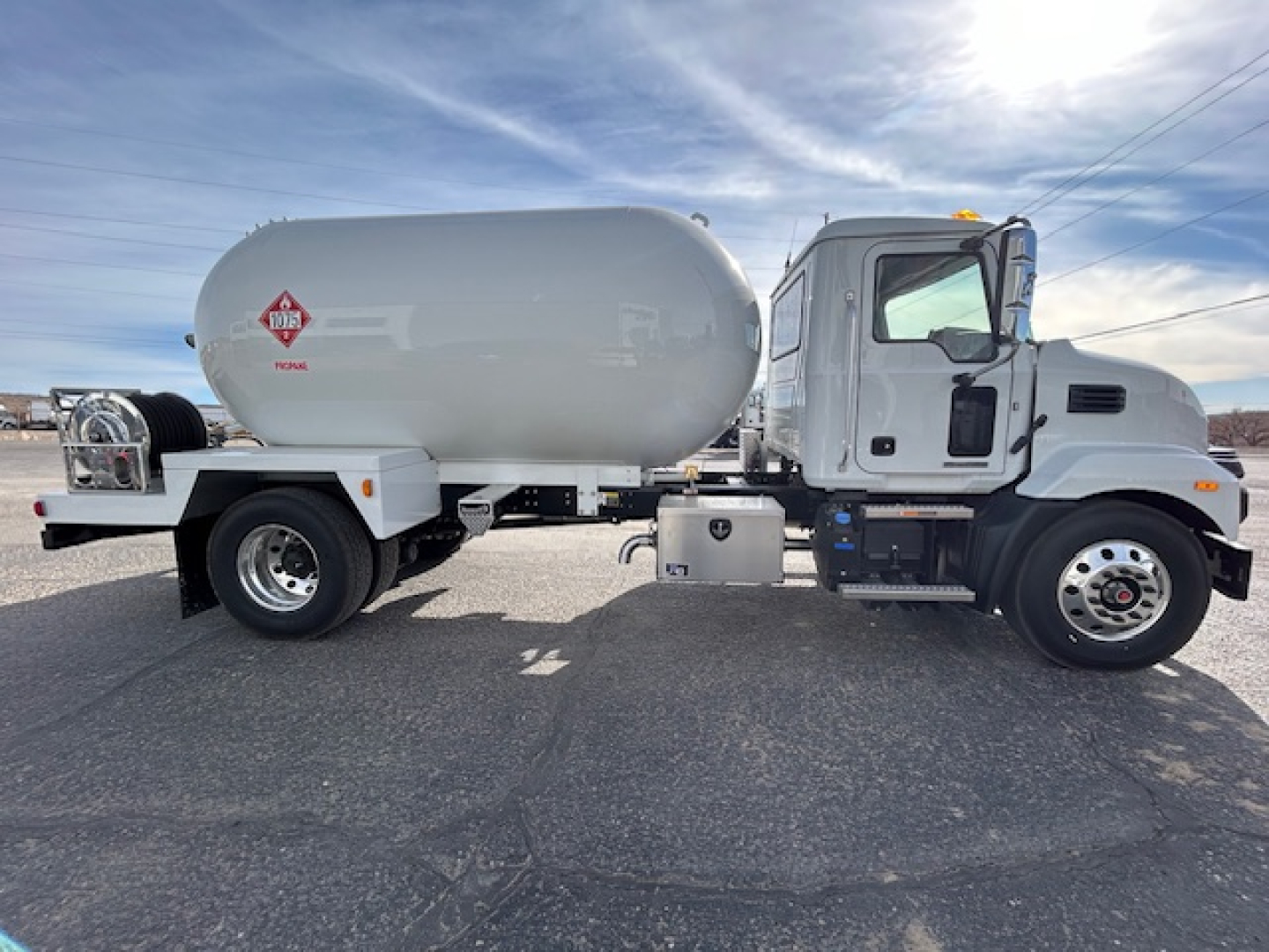 Truck side view of a new 2026 Mack MD7 fuel tanker with a large cylindrical tank and cab over engine, VIN 1M2MDBAB5TS078554, stock 70781.