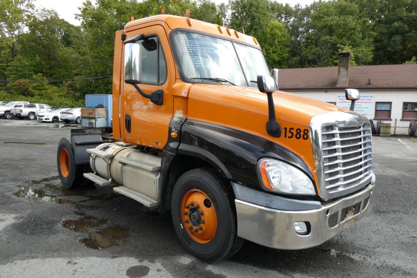 https://cdn.truckertotrucker.com/ad-photos/65980764-9baa-4dca-b72b-ce2110c22ec2/large/freightliner-cascadia-125-daycab-3482412.jpg?