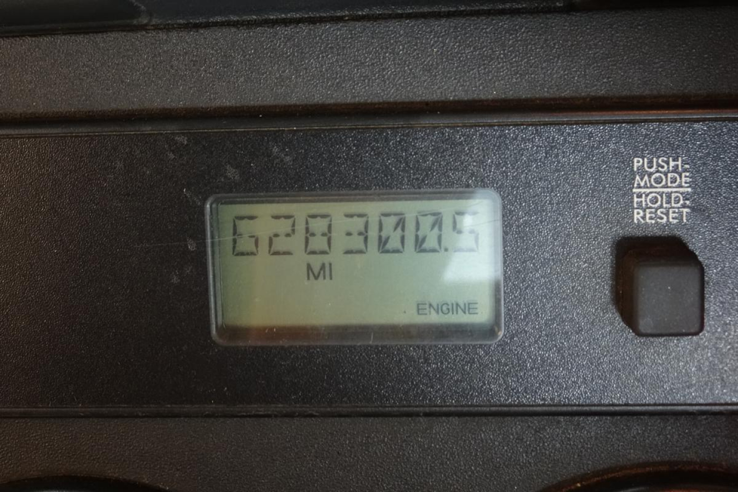 https://cdn.truckertotrucker.com/ad-photos/65980764-9baa-4dca-b72b-ce2110c22ec2/large/freightliner-cascadia-125-engine-mileage-display-3482422.jpg?