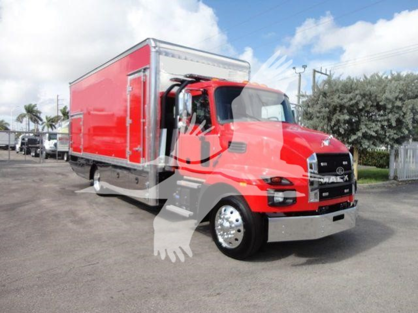 MD6 rollback truck: red Mack MD6 with box body, front grille, side mirrors, chrome bumper, and dealer watermark overlaid.