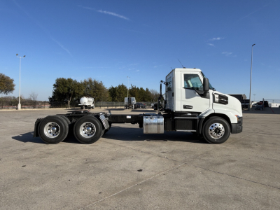 Truck chassis with daycab tractor showing Mack AN64T model – side view with empty frame and drives.