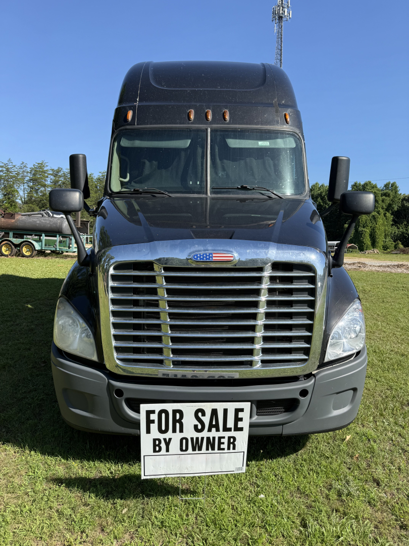 Front view of a Freightliner Cascadia Evolution truck with a license plate area that reads FOR SALE BY OWNER.