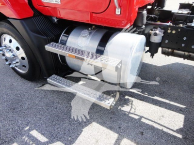 MD6 truck side view showing aluminum two-step set and fuel tank with chrome steps.