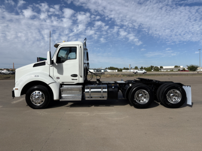 Kenworth T880 conventional daycab truck side view showing chassis and rear axle with fuel tanks