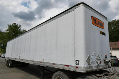 Trailer with a white body and orange 'YELLOW' label at the rear showing 53' length and technical decals.