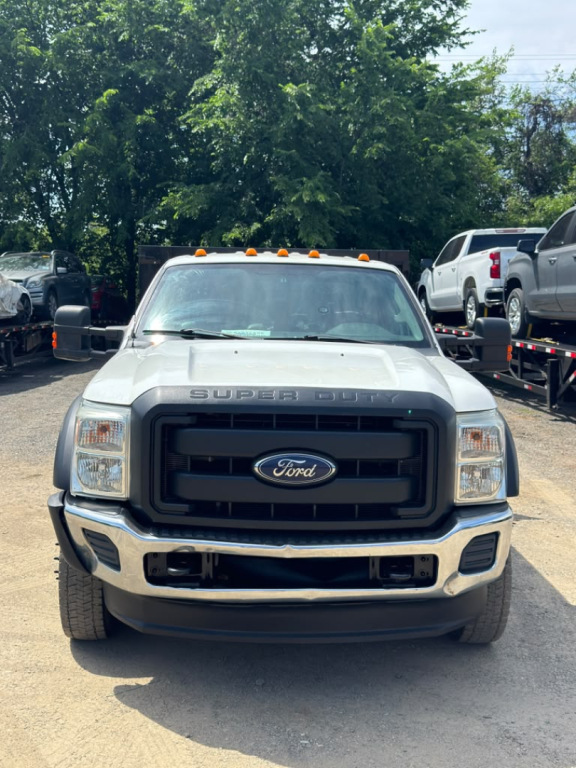 Ford F-550 front view showing grille with Ford emblem, 'SUPER DUTY' badge on hood, black grille, bumper, headlights, and amber clearance lights on roof.