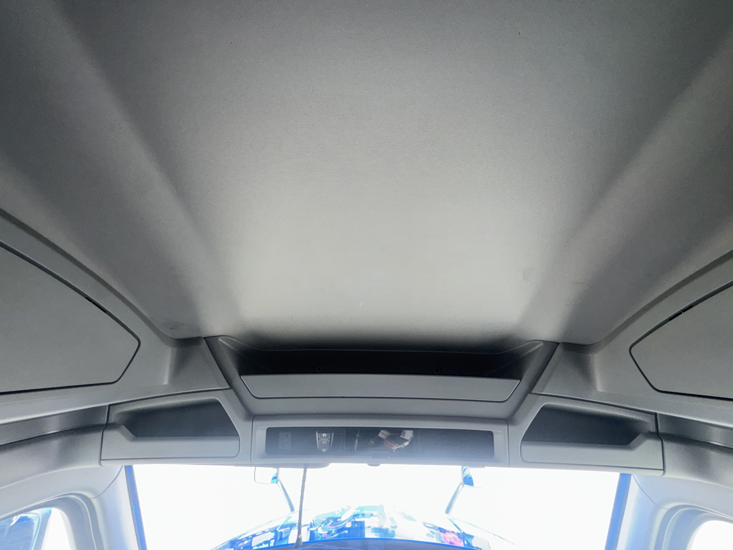 Kenworth T680 truck interior ceiling view showing sunroof area and overhead console.