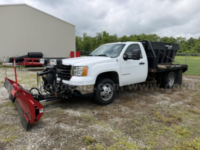 Truck with snow plow attachment: 2009 GMC Sierra 3500HD in-service pickup, white, dump bed/dump box, plow mounted at front, VIN 1GDJK74K19F141121 visible on listing