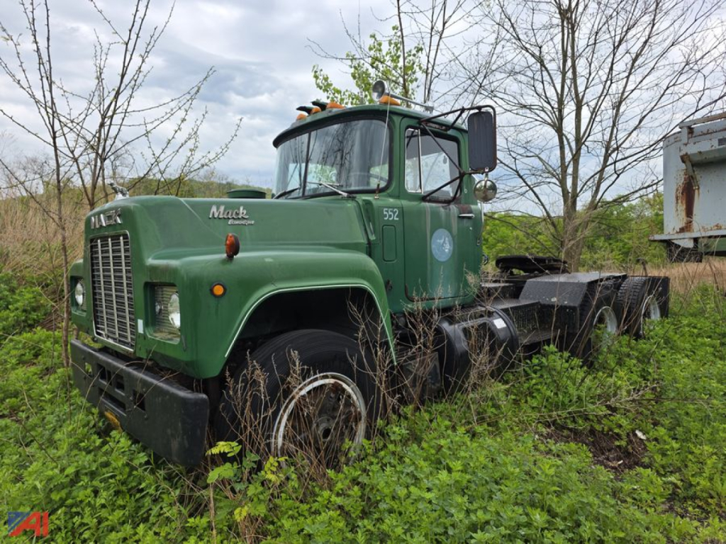 1988 Mack R690ST Cab & Chassis in a green color with a long wheelbase, exposed cab, and no trailer attached.