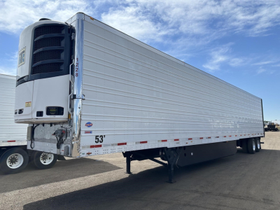 Utility 3000R refrigerated trailer with Thermo King unit at front, side walls with ribbed aluminum, 53' length, rear doors, black landing gear visible.