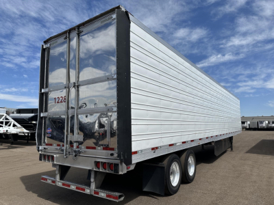 Trailer side and rear of a 2022 Utility 3000R refrigerated trailer, aluminum walls, dual rear doors, black frame, on a dealership lot.