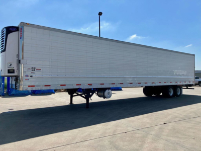 Utility reefer trailer showing side view with refrigeration unit at front and cool gray color. VIN 1UYVS2530P2792424, stock U90992, refrigerated trailer.