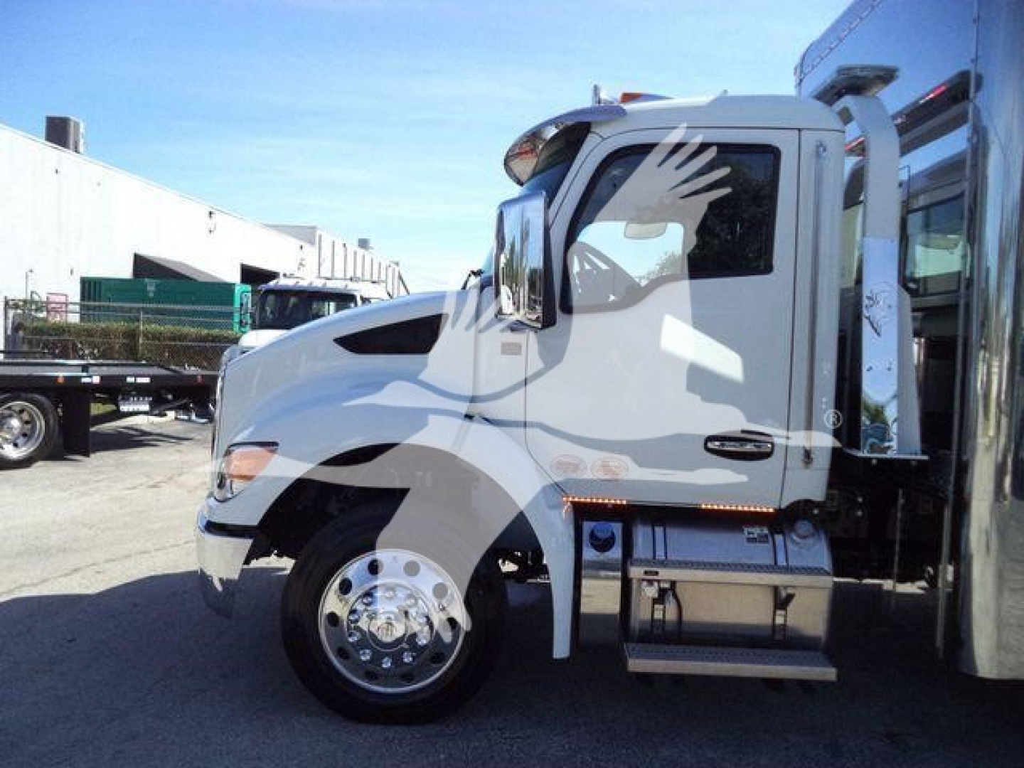 Kenworth T280 rollback truck side view showing cab and chrome wheels with steps and fuel/air tanks visible.