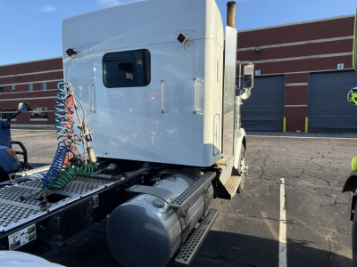 Kenworth T800 tractor cab rear side and fuel tanks with lines and steps visible