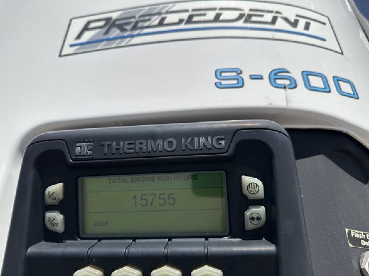 Thermo King S-6000 unit on front of Utility trailer showing total engine run hours 15755 display