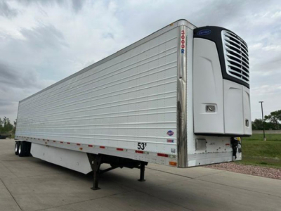 Refrigerated trailer with front-mounted cooling unit and 53' length, side view showing reefer trailer in-service.