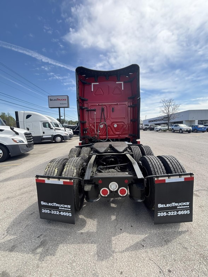  Freightliner Cascadia 126 rear view showing fifth wheel area and dual rear axles with mud flaps