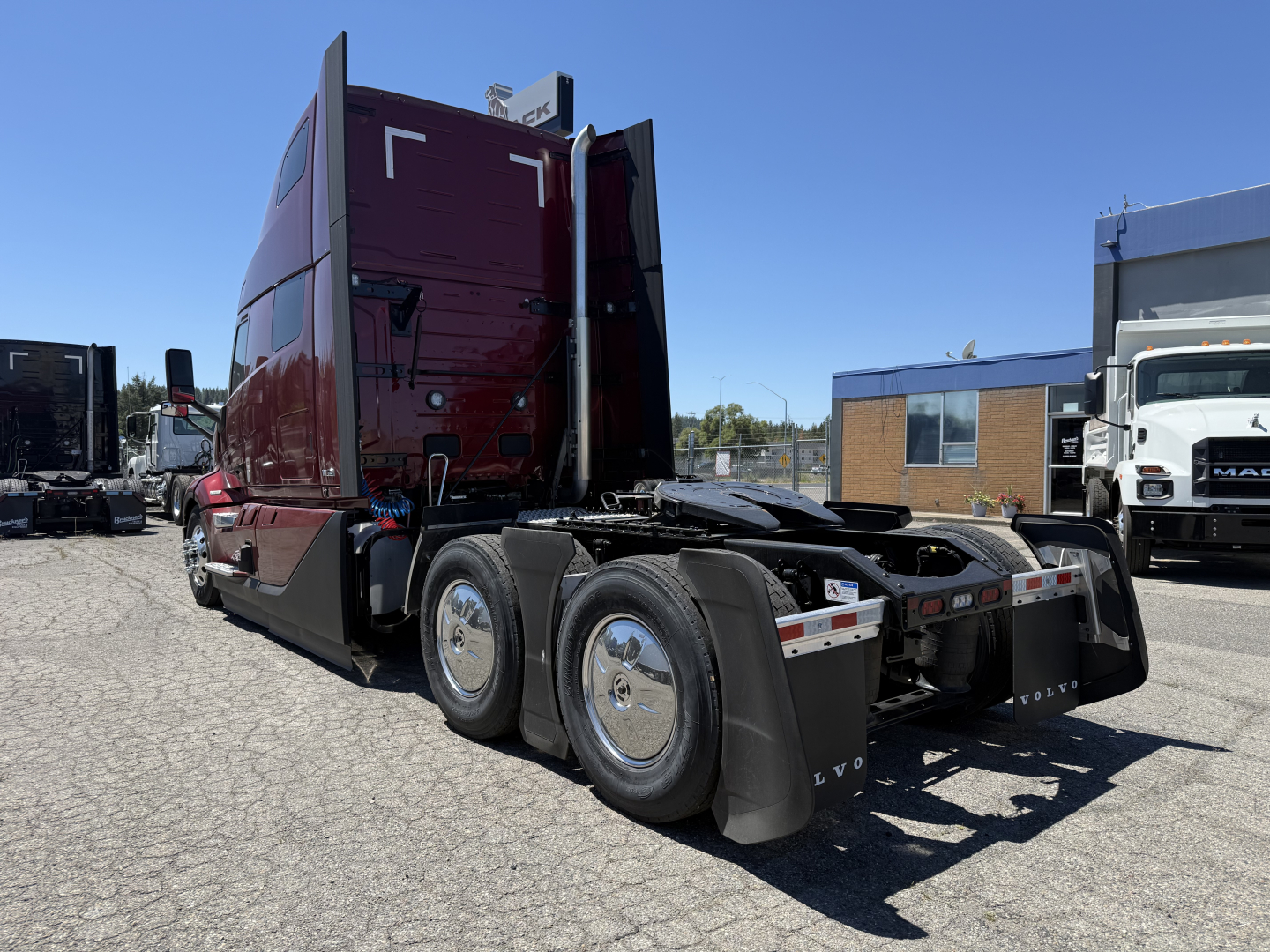 Volvo VNL64T860 tractor viewed from rear three-quarter angle showing chassis and rear dual axles with mud flaps and exposed fifth wheel.