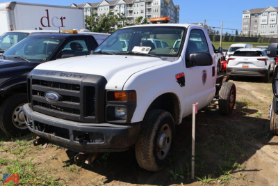 White 2008 Ford F-250 Super Duty pickup truck in a used vehicle lot with front bumper and grille, extended cab, orange beacon light, and side emblem.
