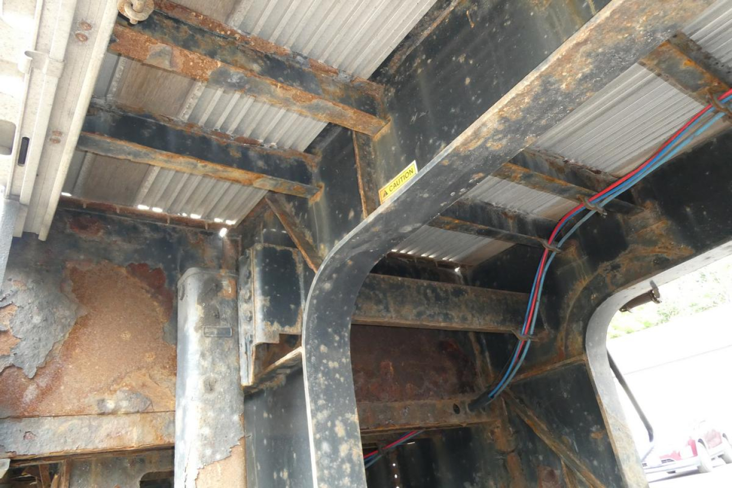 Trailer undercarriage showing rust-prone metal frame and wiring inside Fontaine HCITX22RSA components.