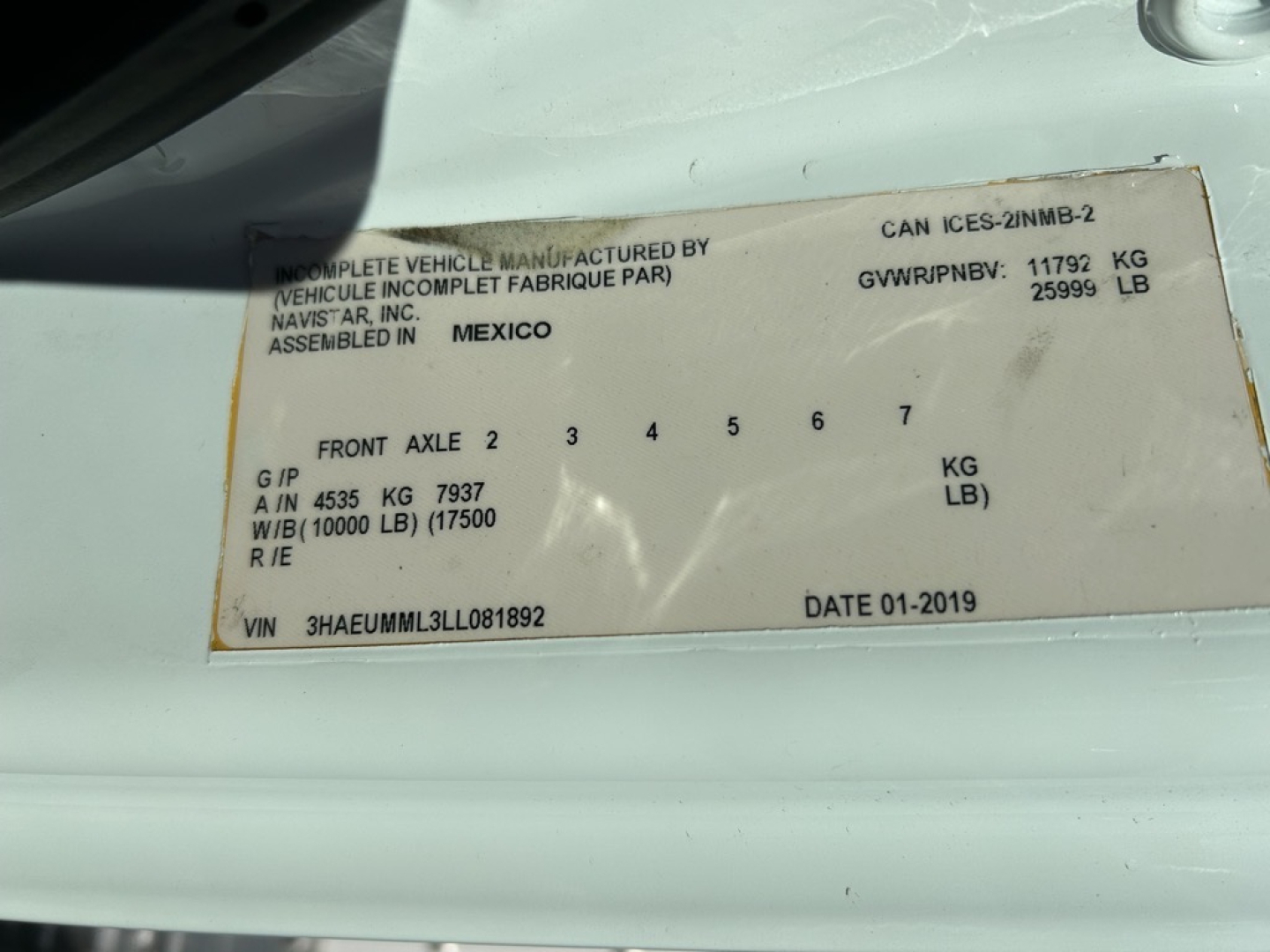 Label on vehicle showing incomplete vehicle manufactured by Navis ARC, assembled in Mexico. GVWR/PNBV and weights listed. VIN 3HAEUMML3LL081892. Date 01-2019.