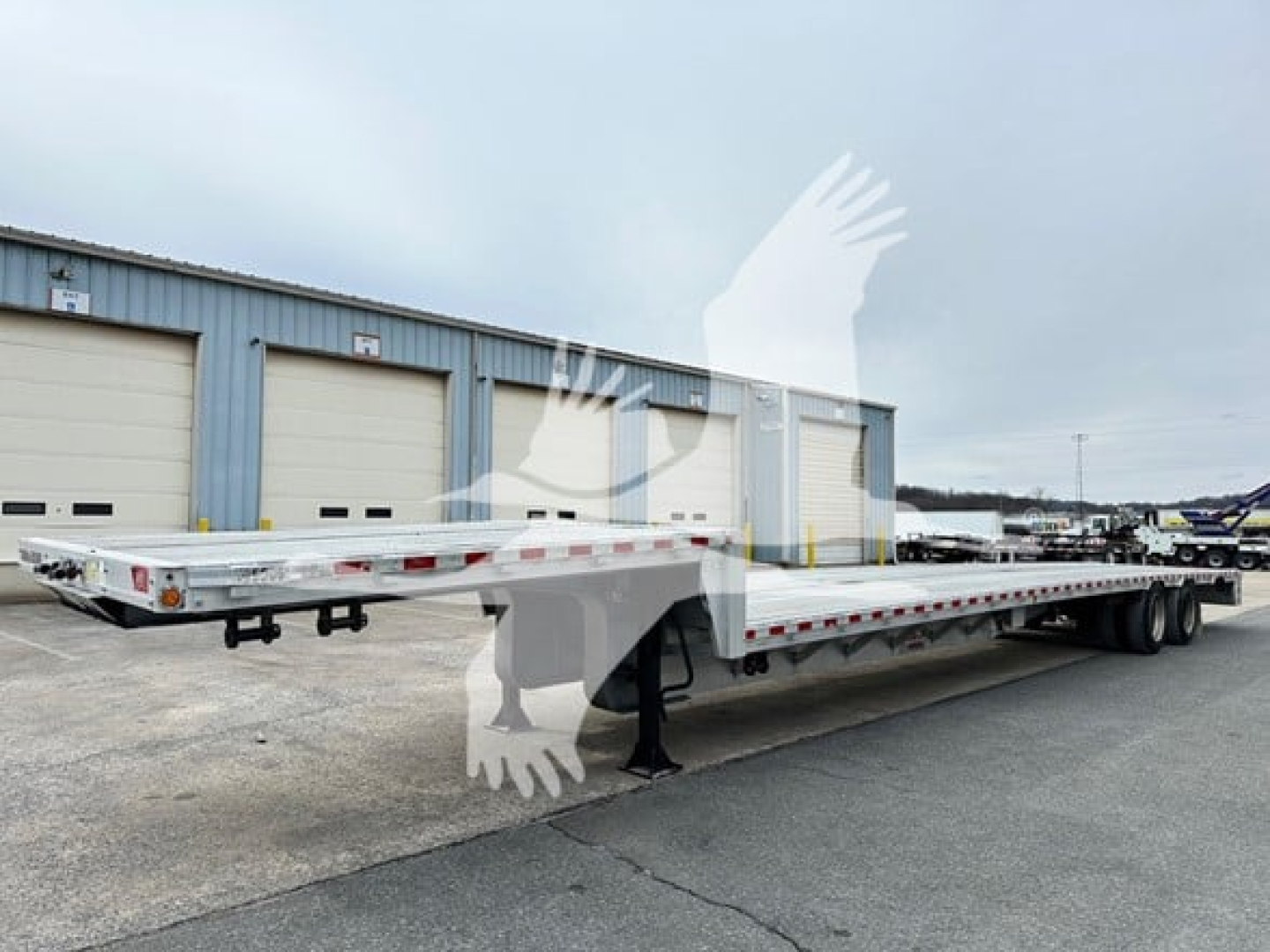 Dropdeck trailer showing 53-foot dropmiser trailer with tandem axles and landing gear.