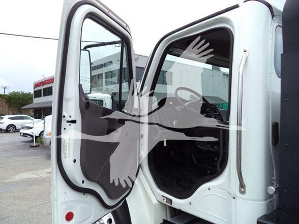 2020 Freightliner M2 106