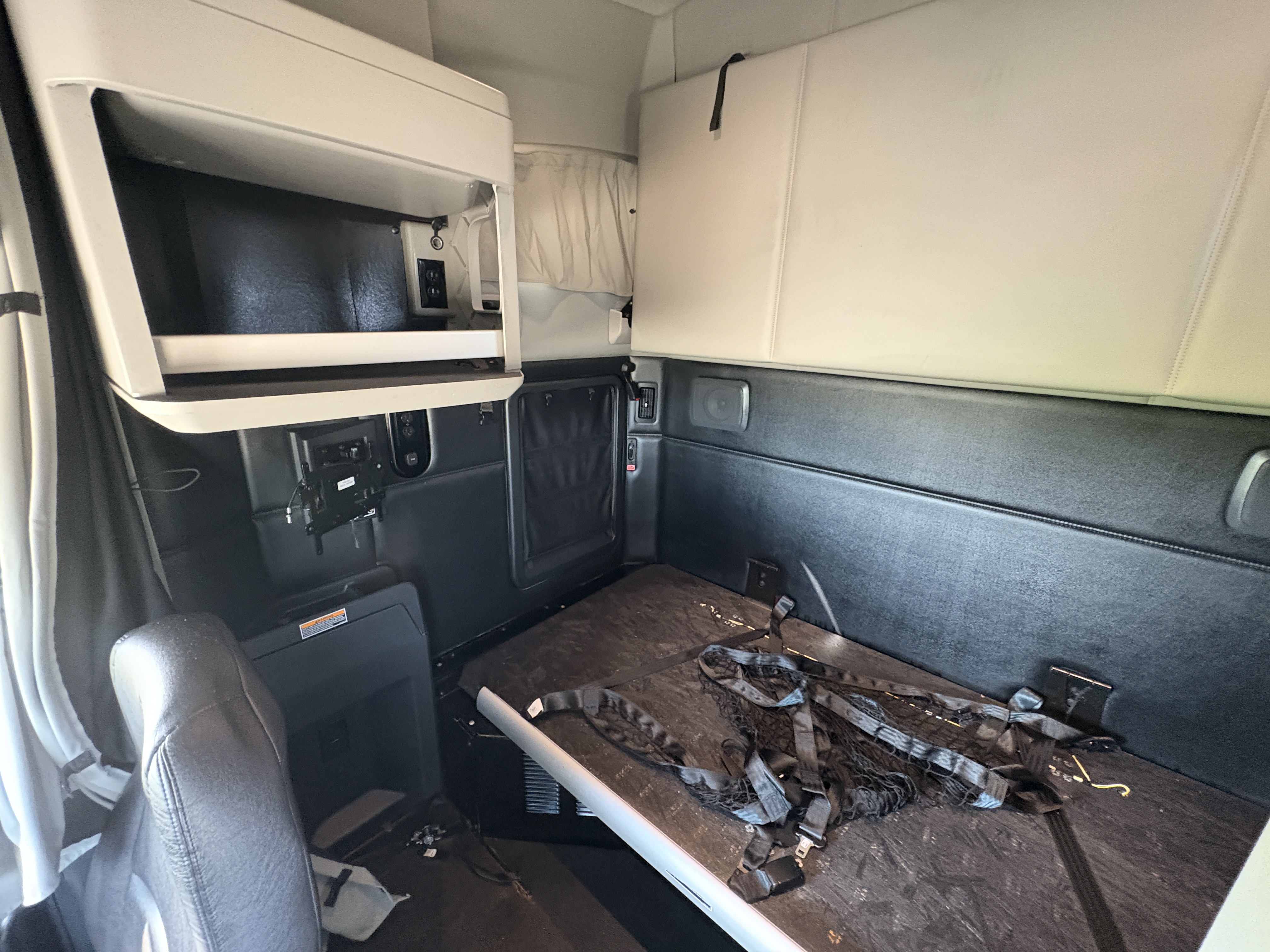 2023 Kenworth T680