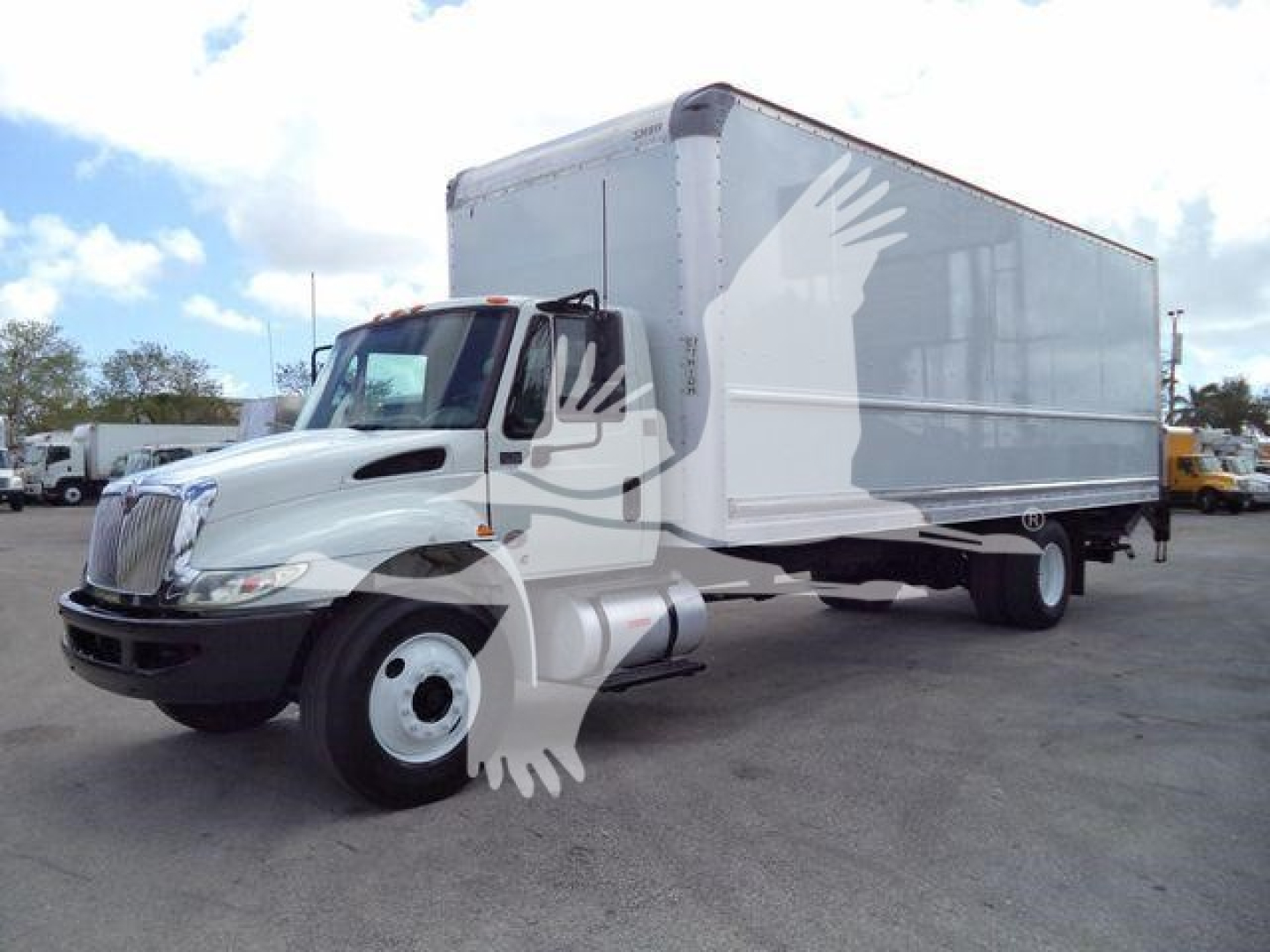 International 4300 box truck with white cab and cargo trailer, VIN 1HTMMMML5KH586297, stock T86297.