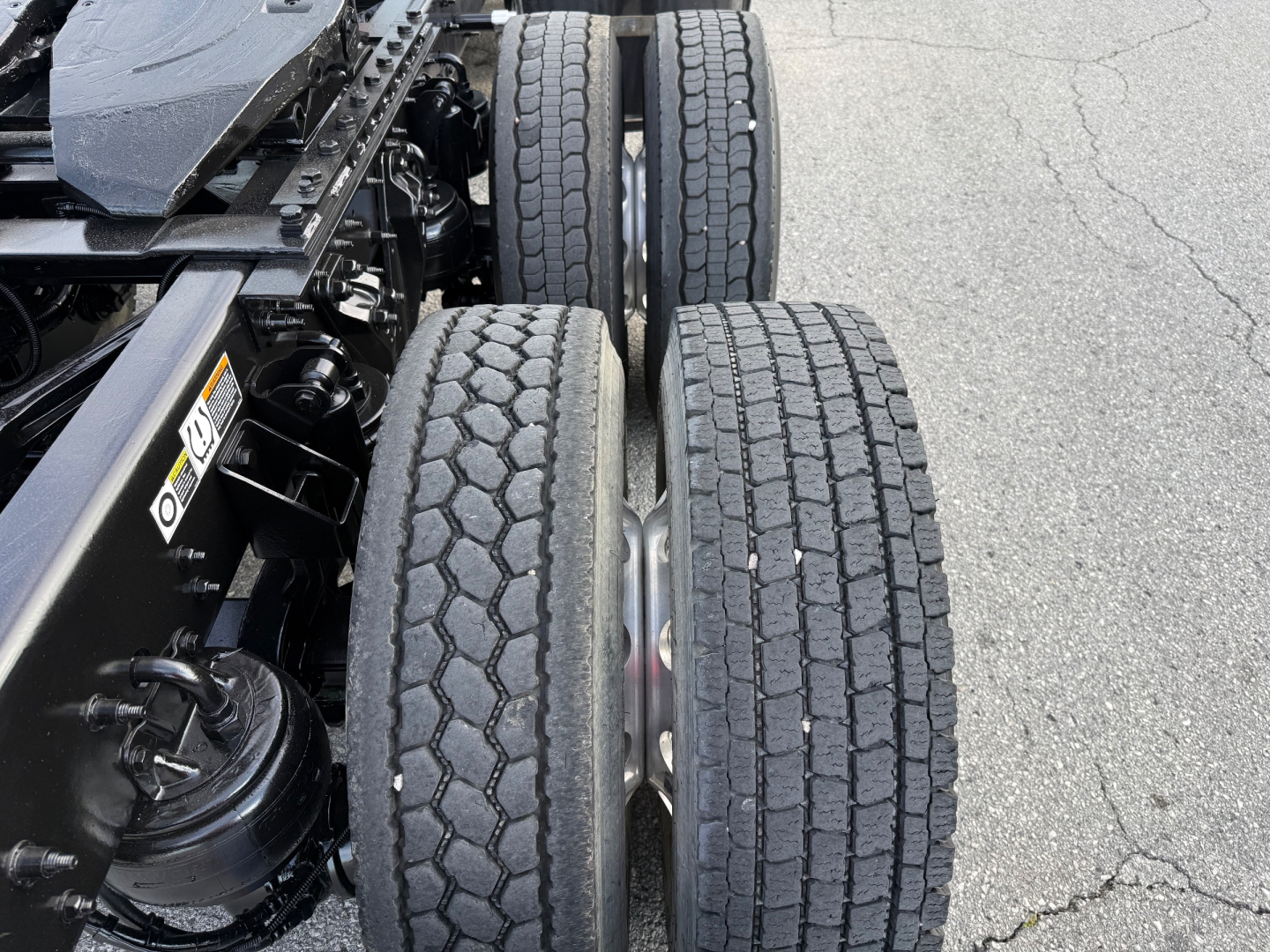 Kenworth T880S chassis with dual rear axles and four tires visible; no visible text readable on components.