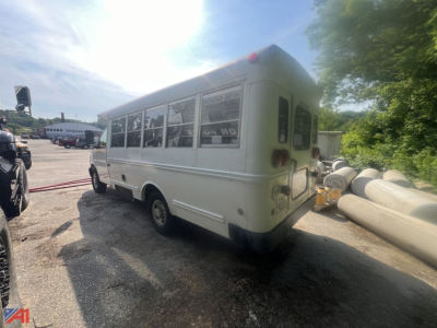 Express-style bus rear-right view showing side windows and rear doors