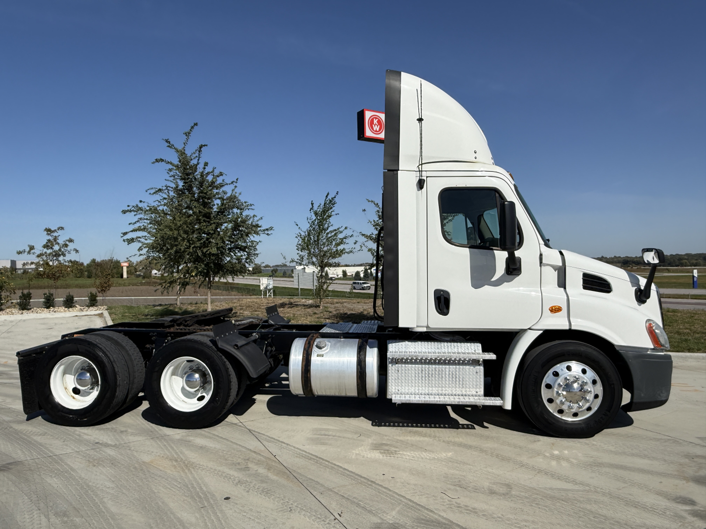Freightliner CA11364DC conventional daycab truck side view with chassis and cab, fuel tanks, and wheels.