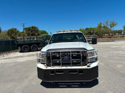 Ford F-550 tow truck front view showing grille and bumper guard
