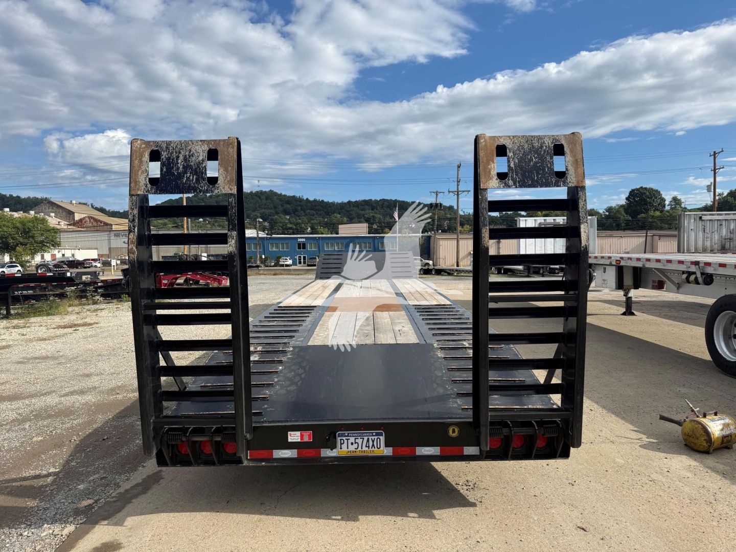 Rear view of a used Dorsey lowboy trailer with steel ramps and a flatbed, license plate PT-514XO, in a yard.