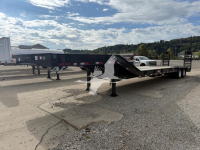 Trailer with lowboy deck showing landing gear and gooseneck, 2027 Dorsey LB35-33CS, VIN 7KYL3526VED47485, stock PC-8723, used condition