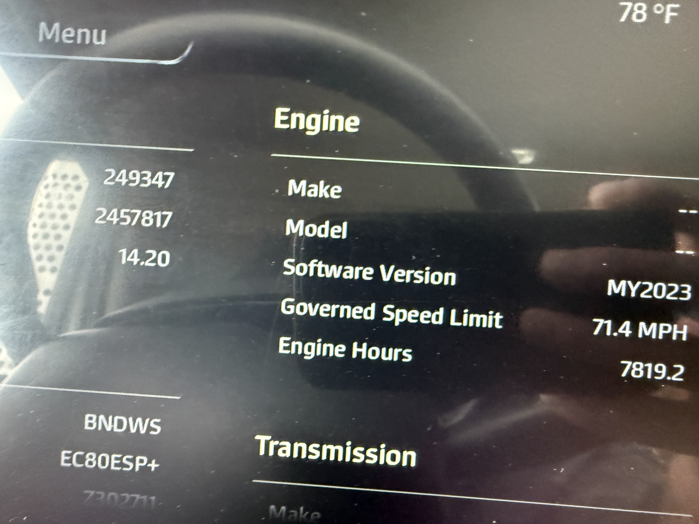Kenworth T880 engine data display on dashboard showing Make, Model, Software Version MY2023, Governed Speed Limit 71.4 MPH, Engine Hours 7819.2, Transmission section visible.