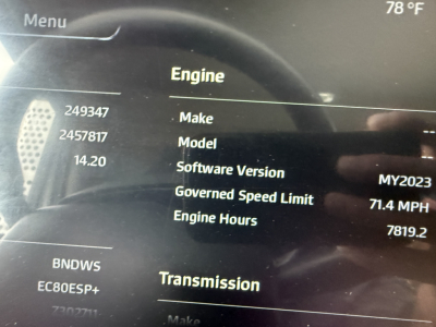 Kenworth T880 engine data display on dashboard showing Make, Model, Software Version MY2023, Governed Speed Limit 71.4 MPH, Engine Hours 7819.2, Transmission section visible.