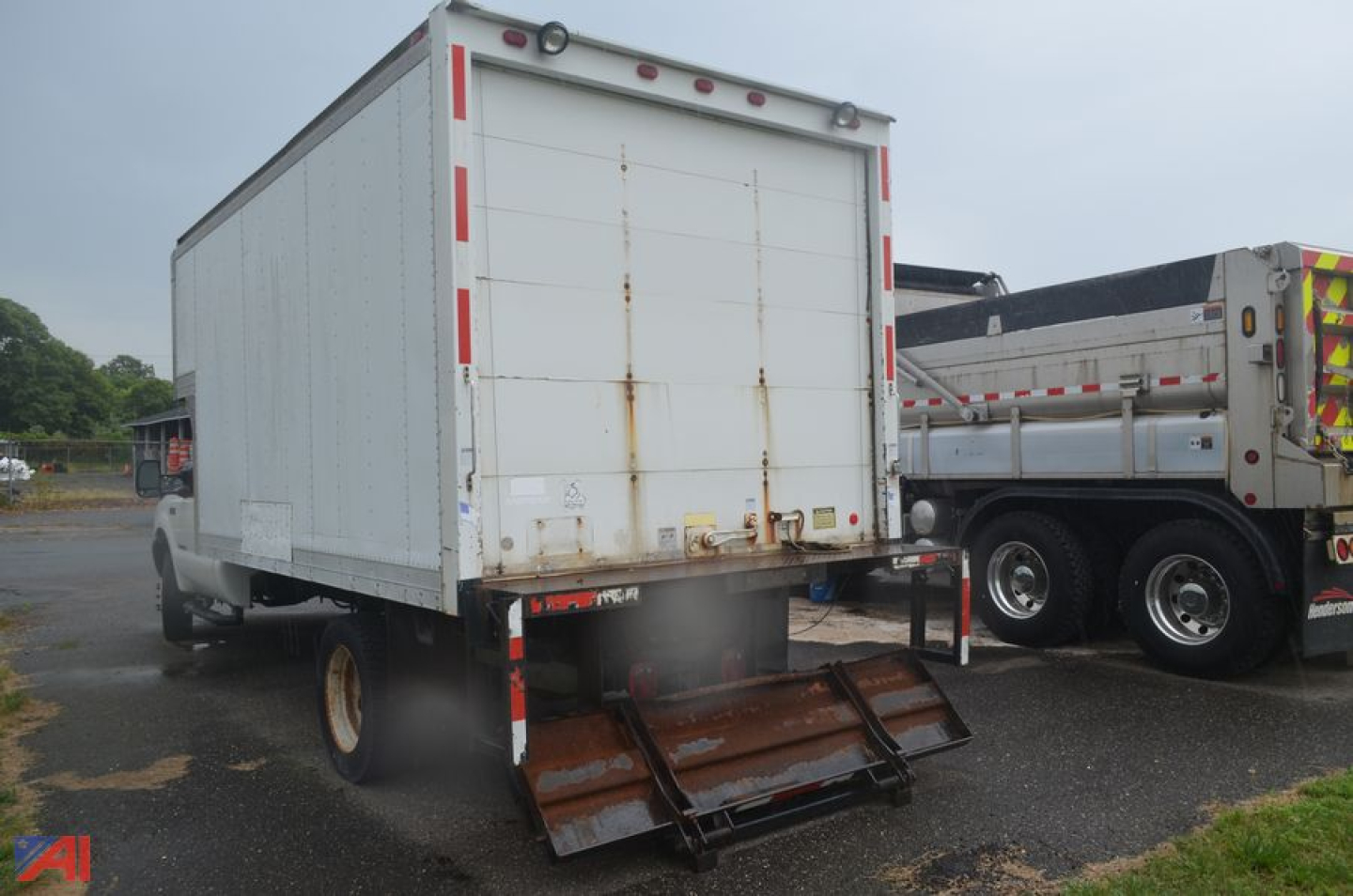 Ford F-450 Super Duty box truck rear view showing liftgate and cargo area.