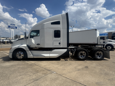 Kenworth T680 tractor with sleeper cab profile, white exterior, side view showing aerodynamic hood and aerodynamic roof, with a day cab and dual rear axles.