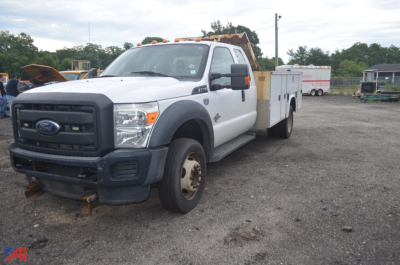 Ford F-550 Super Duty utility truck front-left view showing service body and dual rear wheels.