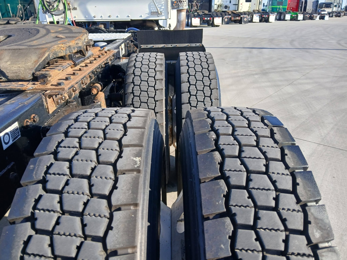 Kenworth T800 truck rear dual axle tires view showing tread pattern and wheel hubs.