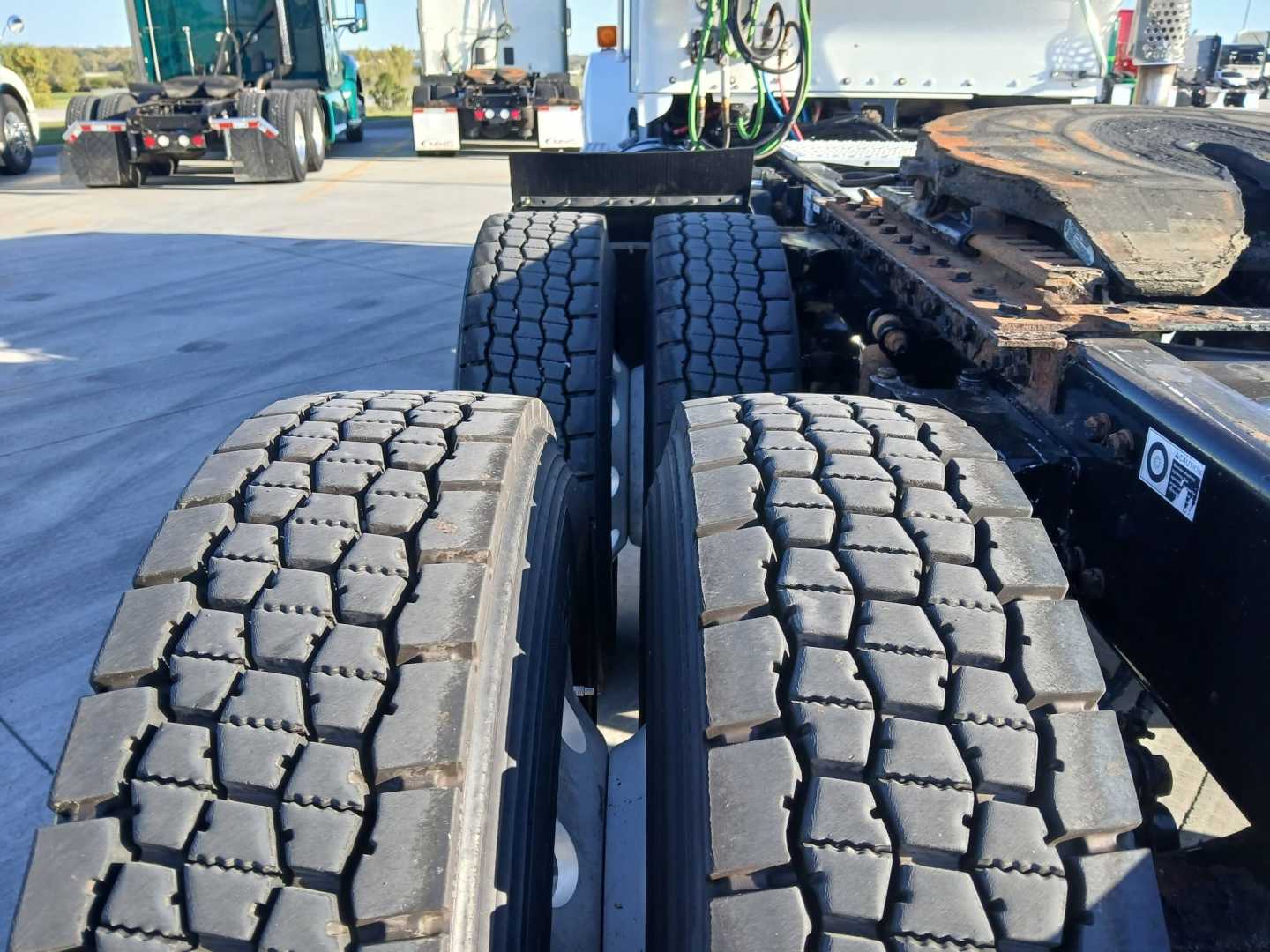Kenworth T800 rear dual wheels and heavy-duty tire tread close-up view.