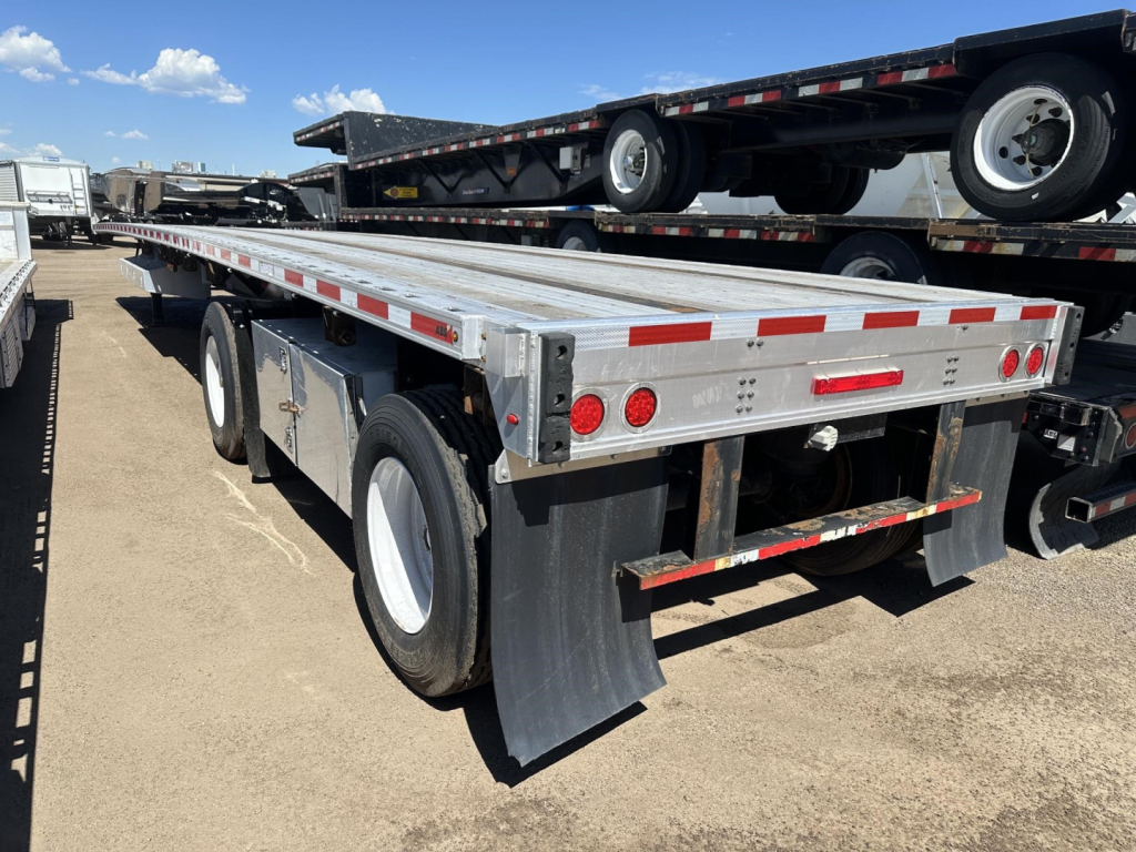 Trailer deck showing 48 ft Fontaine spread air combo flatbed with dual rear axles, aluminum deck, mud flaps, and tail lights.