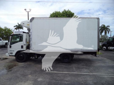 Isuzu NQR refrigerated truck side view with white cab and cargo box, VIN JALE5W160L7900470, stock T00470, side graphic of birds.